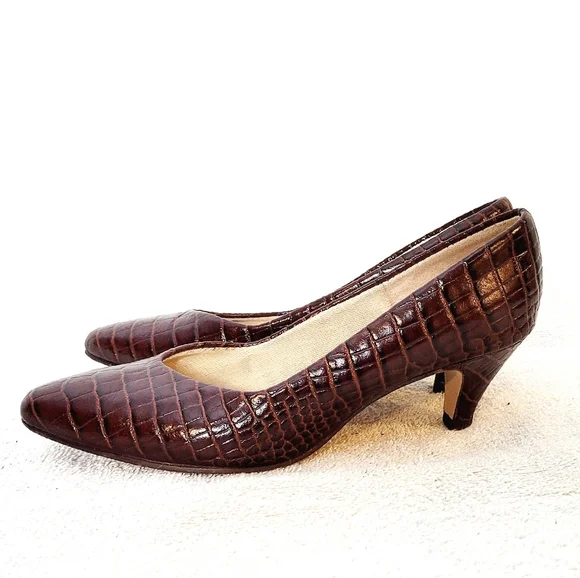 Vintage Hush Puppies Brown Crocodile Print Pumps Low Heel Slip On Shoes Size 7 - Picture 1 of 8